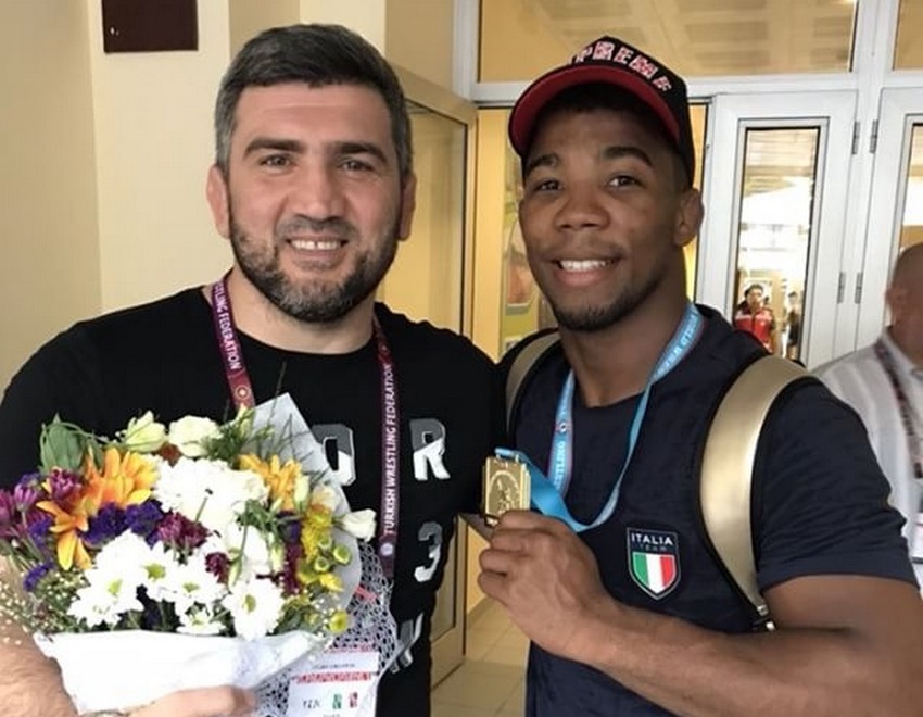 Chamizo batte "King" Burroughs e vince il torneo Yasar Dogu