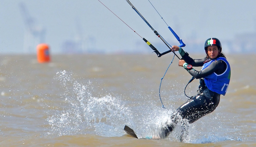 YOG, vela azzurra ancora protagonista. Sofia Tomasoni è oro nel kiteboard