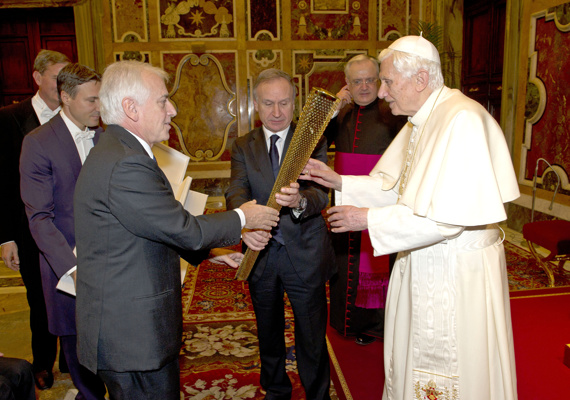 CONI: Medagliati olimpici e paralimpici in udienza dal Papa. Petrucci: "La medaglia più importante è quella dello spirito". Benedetto XVI: "Sport palestra di umanità"