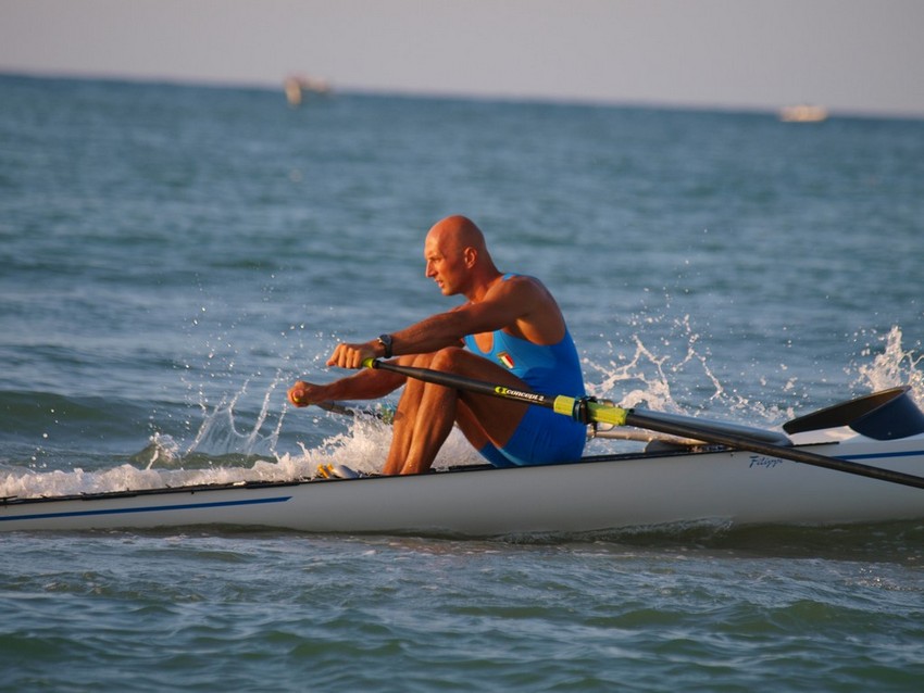 Prime gare dei Mediterranean Beach Games. Raineri: divertente il canottaggio in mare