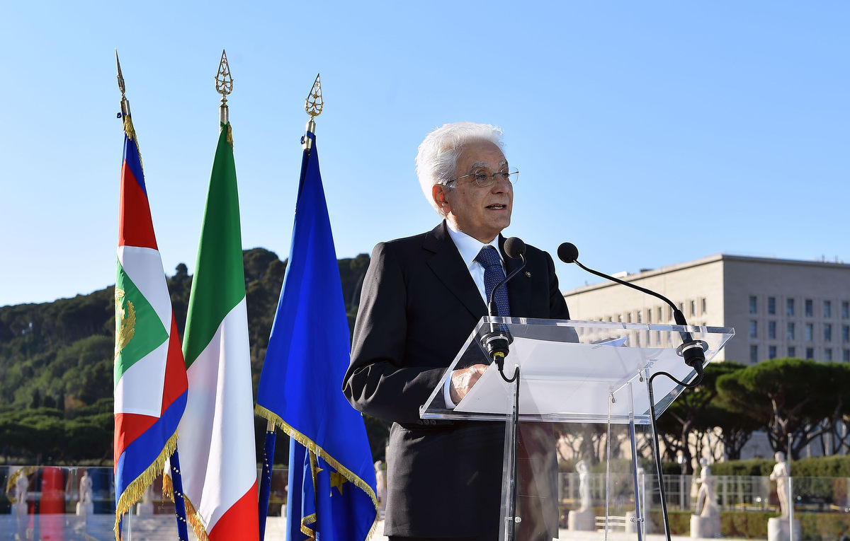 Lunedì al Quirinale Mattarella consegnerà il tricolore ad Arianna Fontana e Florian Planker. Diretta Rai2