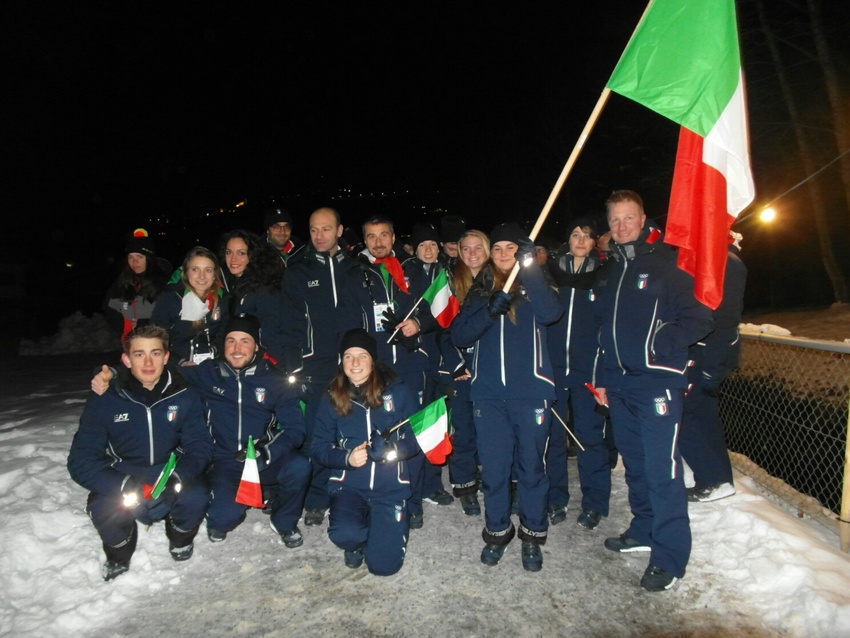 Azzurri protagonisti alla cerimonia di apertura in Austria. Oggi le prime gare