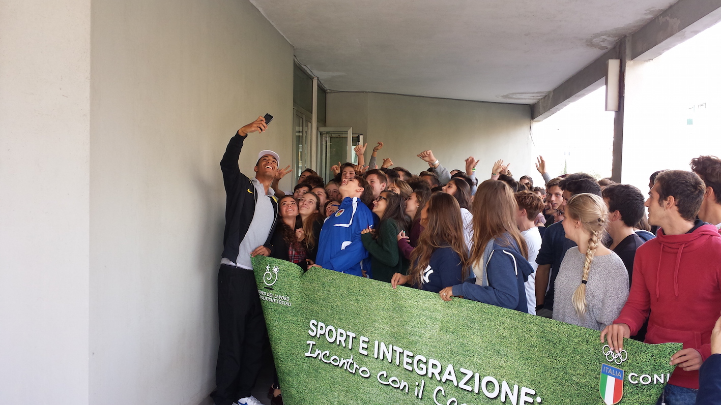 Il saltatore in lungo Kevin Ojiaku incontra gli studenti del liceo King 