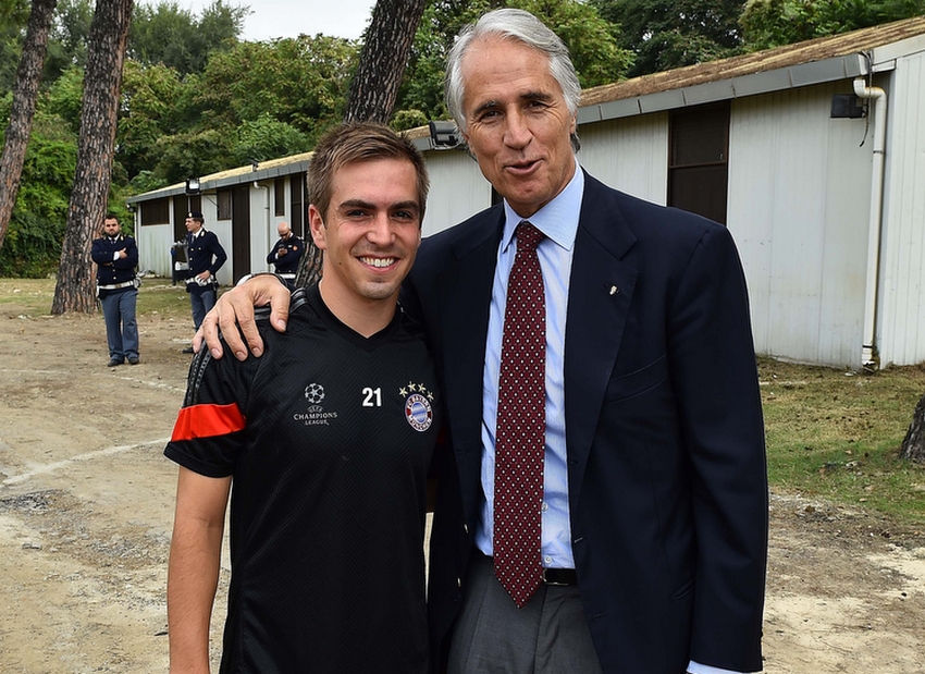 Malagò all'allenamento di rifinitura del Bayern Monaco. Il saluto con Lahm ed Estiarte