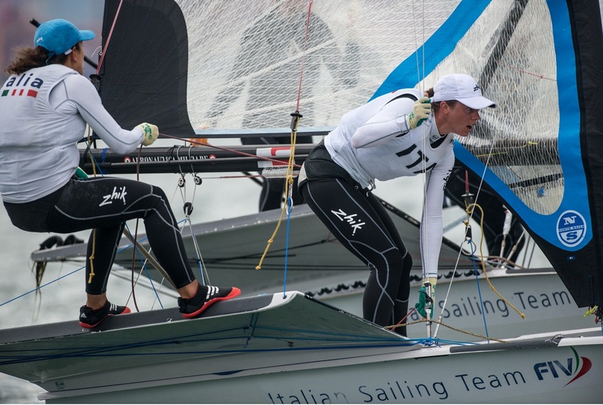 World Cup a Hyeres, Conti-Clapchic show nel 49er FX