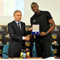 CONI: Il Presidente Petrucci premia Usain Bolt all'Acqua Acetosa. "E' il trampolino per il sogno di Roma 2020"