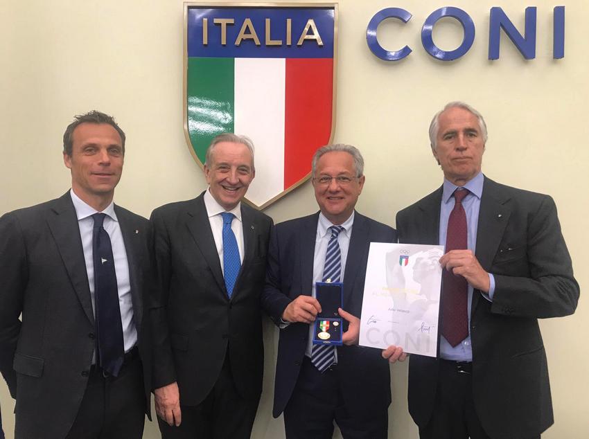 Malagò e Mornati consegnano la Palma d'Oro all'ex CT dell'Italvolley Julio Velasco